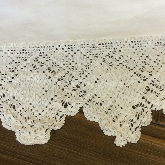 FINAL SALE PRICE Vintage White Lace Edged Pillow Case Set - Picture 1 of 5